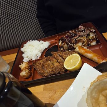 Waraku Japanese Restaurant - Bento box - Sushi Bars Near Me - Fairfax, Virginia Waraku Japanese Restaurant - Bento box - Sushi Bars Near Me - Fairfax, Virginia