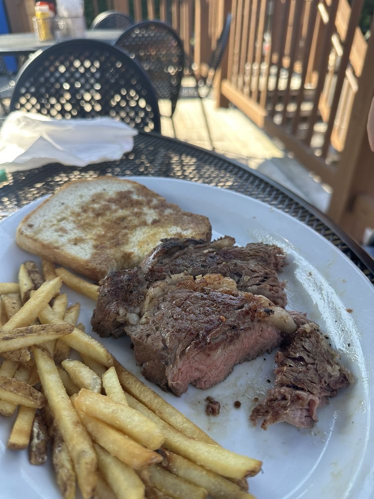 Husby's Food & Spirits