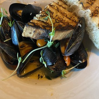 The Twisted Pig - Mussels in wine - Italian Near Me - St. Catharines, Ontario