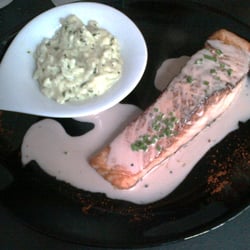 Pavé de saumon et sa réduction de porto, risotto au basilic