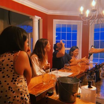 Castle Vineyards - Wine Tasting Room Near Me - Luray, Virginia