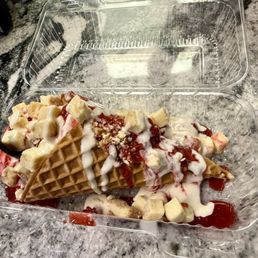 Strawberry cheesecake speciality sundae Strawberry cheesecake speciality sundae