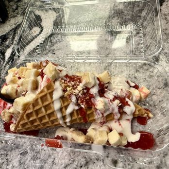 Dairy-Go-Round - Strawberry cheesecake speciality sundae - Ice Cream & Frozen Yogurt Near Me - Plymouth, Michigan Dairy-Go-Round - Strawberry cheesecake speciality sundae - Ice Cream & Frozen Yogurt Near Me - Plymouth, Michigan
