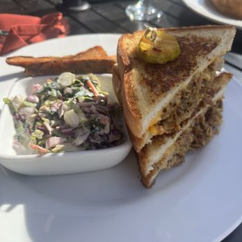 Red Board Tavern and Table - New American Near Me - Navasota, Texas