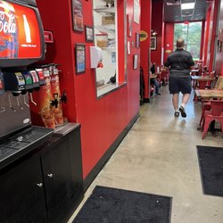 Beth's Burger Bar - Hallway after order bar