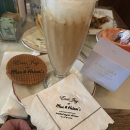 Sugar milkshake and cookie
