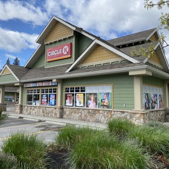 Circle K - the outside of a restaurant with a sign on the front of the building - Convenience Stores Near Me - Kelowna, British Columbia