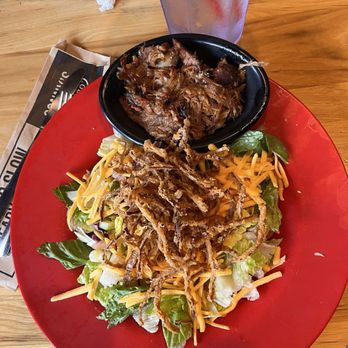 Sonny's BBQ - Bbq salad with pulled pork - Barbeque Near Me - Eustis, Florida