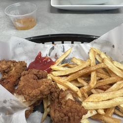 Memaw's Country Diner - Chicken tenders and homemade fries