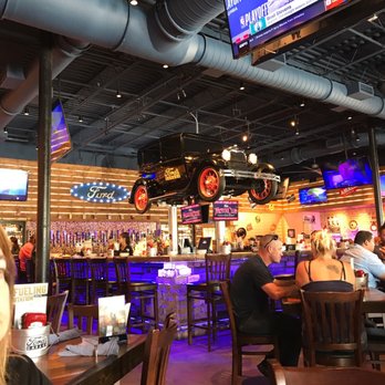 Ford's Garage Wesley Chapel - Great atmosphere! - Burgers Near Me - Lutz, Florida