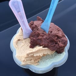 Maître Glacier - Gelato saveurs pistache, caramel fleur de sel et chocolat noir.