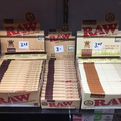 Smoke In The Water - Large selection of rolling papers.