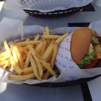 Bun Meat Bun - American Near Me - Farsta, Alberta