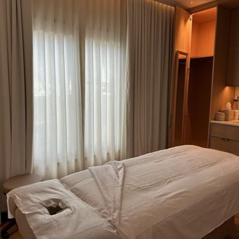 SpaHalekulani - Treatment room - Massage Near Me - Honolulu, Hawaii