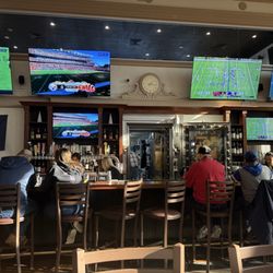 Iron Horse Pub - Bar/ old safe doors