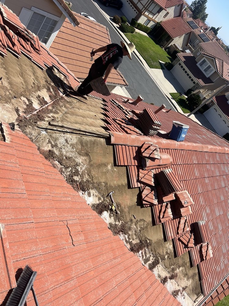 Slide of Jose Cruz's Roofing and Construction