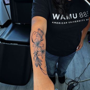 Nexus ink - Diseño de flores - Tattoo Near Me - Lanham, Maryland