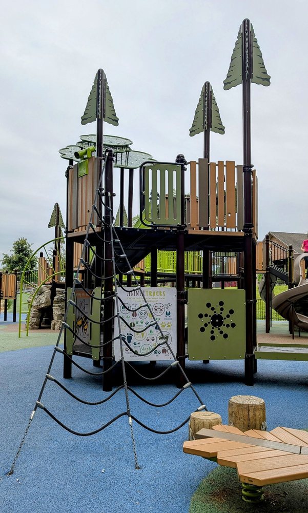 Inis Grove Park Logo