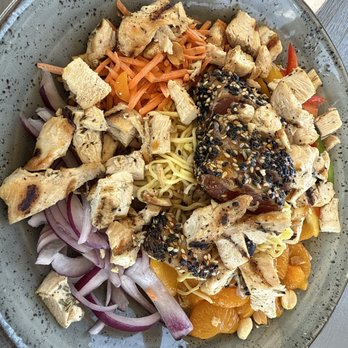 Brooks' Bar & Deck - Teriyaki Tuna Salad with Chicken - Sports Bars Near Me - Stateline, Nevada