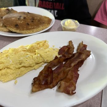 Plantation Pancake House - Scrambled eggs and bacon - Breakfast & Brunch Near Me - Surfside Beach, South Carolina Plantation Pancake House - Scrambled eggs and bacon - Breakfast & Brunch Near Me - Surfside Beach, South Carolina
