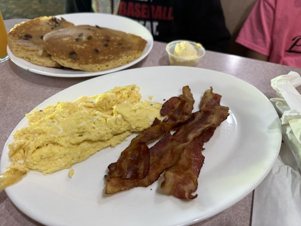 Plantation Pancake House Logo