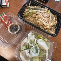 Siam Thai Sushi - Pad Thai and steamed dumplings