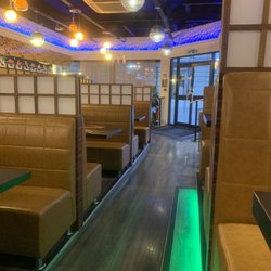 Bonzai Sushi Bar - Empty, must of been a slow night