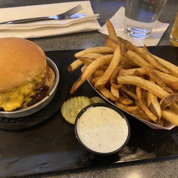 Stone Arch - Stone Arch Cheeseburger - American Near Me - St Paul, Minnesota