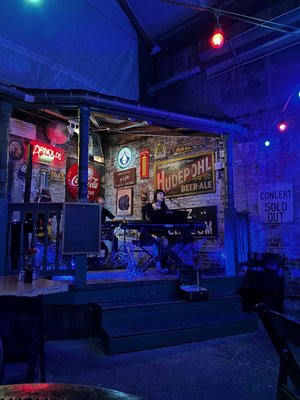 Arnold's Bar & Grill by null