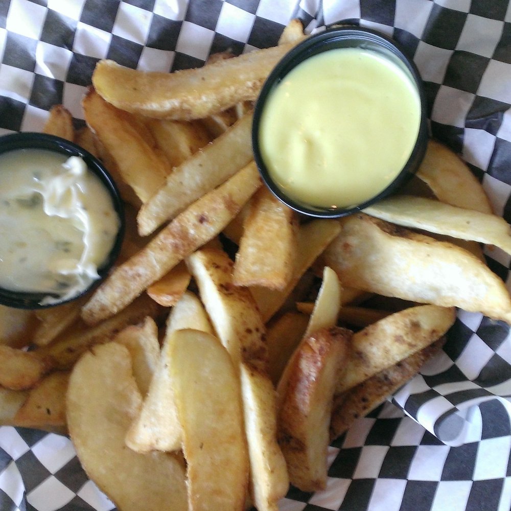 Potato wedges appetizer with garlic mayo and honey mustard.