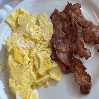 Bob & Edith's Diner - Two Eggs & Bacon - American Near Me - Arlington, Virginia