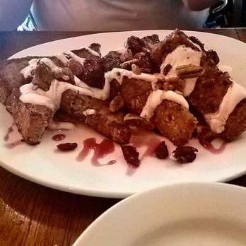 Mom's Kitchen & Bar - Yogurt batter french toast - Bars Near Me - Astoria, New York