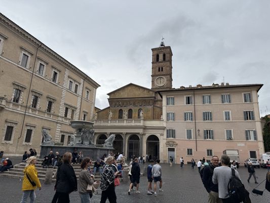 Piazza di Santa Maria in Trastevere by null