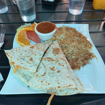 Mimosas Brunch & Bubbles - Quesadilla with a side of hash brown - Breakfast & Brunch Near Me - Campbell, California