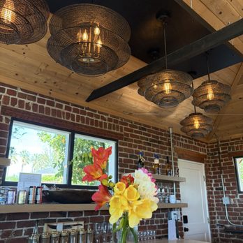WOO GIRL! Cellars - Wine bar tasting - Wine Tasting Room Near Me - Acampo, California