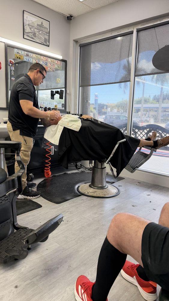 Yayo Barber Shop Logo