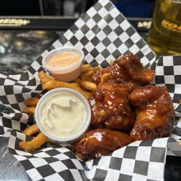 Habanero 6 Wings and Plain Fries