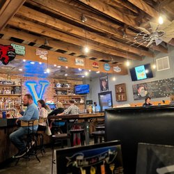 Vinson's Pub And Eatery - Bar area