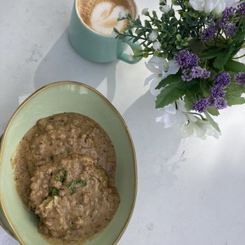 Horizon Shine - Vegan biscuits and gravy and blueberry maple latte - Coffee & Tea Near Me - Henderson, Nevada