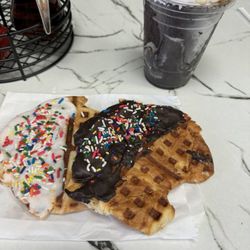 Fancy Permanent Makeup - White chocolate and chocolate waffles with sprinkles