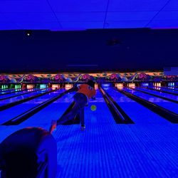 10 Pin Alley - Cosmic bowling