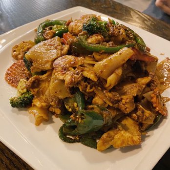 Salween Thai - Drunken noodles w chicken , 10/10 would recommend!! Spice level : 8. (HOT!) - Thai Near Me - Omaha, Nebraska