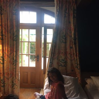 Château de Marçay - The kids in the rollaway beds. It has a door that opens to the back yard with your own private outdoor area and table. - Hotels Near Me - Marcay, 37