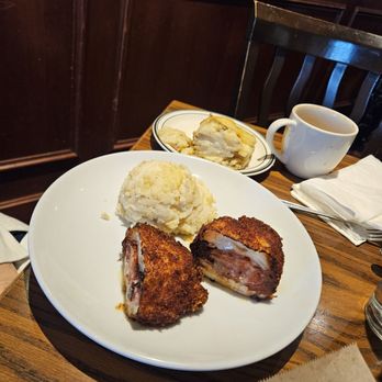 Mimi's Cafe - Chicken Cordon Bleu with Mashed Potatoes - American Near Me - Victorville, California Mimi's Cafe - Chicken Cordon Bleu with Mashed Potatoes - American Near Me - Victorville, California