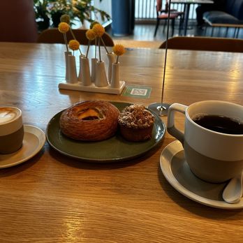 Google Visitor Experience Cafe - Tea, Macchiato, Baked Goods - Cafes Near Me - Mountain View, California
