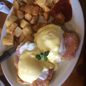 Mom's Restaurant - Eggs Benedict - American Near Me - Midland, Ontario