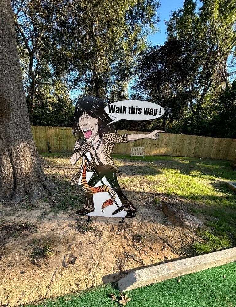 Eagle’s Nest Mini Golf Logo