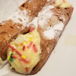 J & D DiVincenzo Bakery - Canolis!
