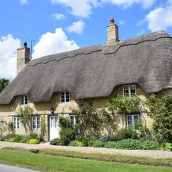 Undiscovered Cotswolds - A Traditional Cotswold Thatched Cottage