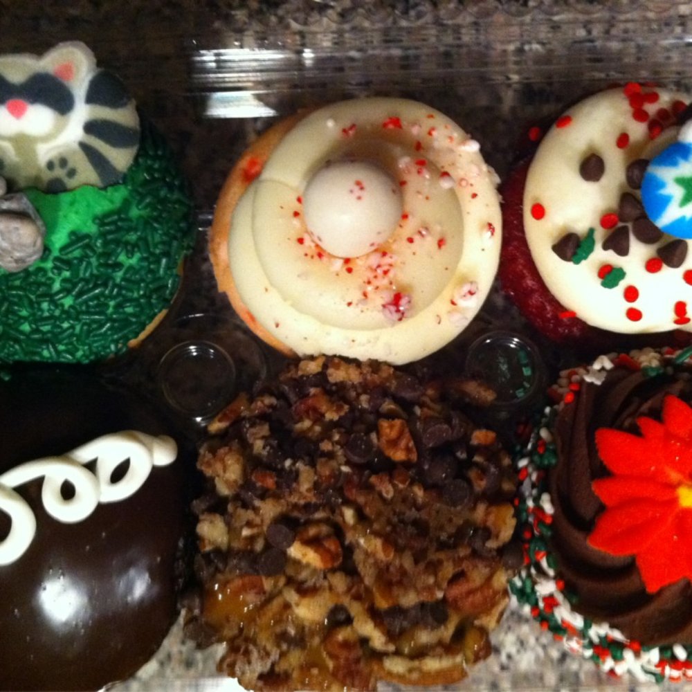 Sweet Surrender Bakery - Super cute and delicious holiday cupcakes - Bakeries Near Me - Bakersfield, California Sweet Surrender Bakery - Super cute and delicious holiday cupcakes - Bakeries Near Me - Bakersfield, California